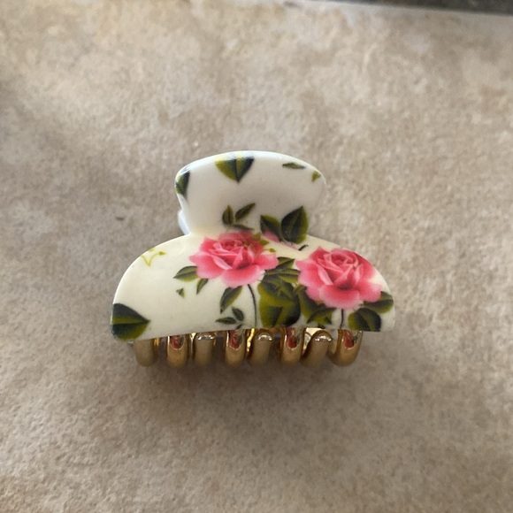 Bundle of hair clips total of 7 - Picture 6 of 9